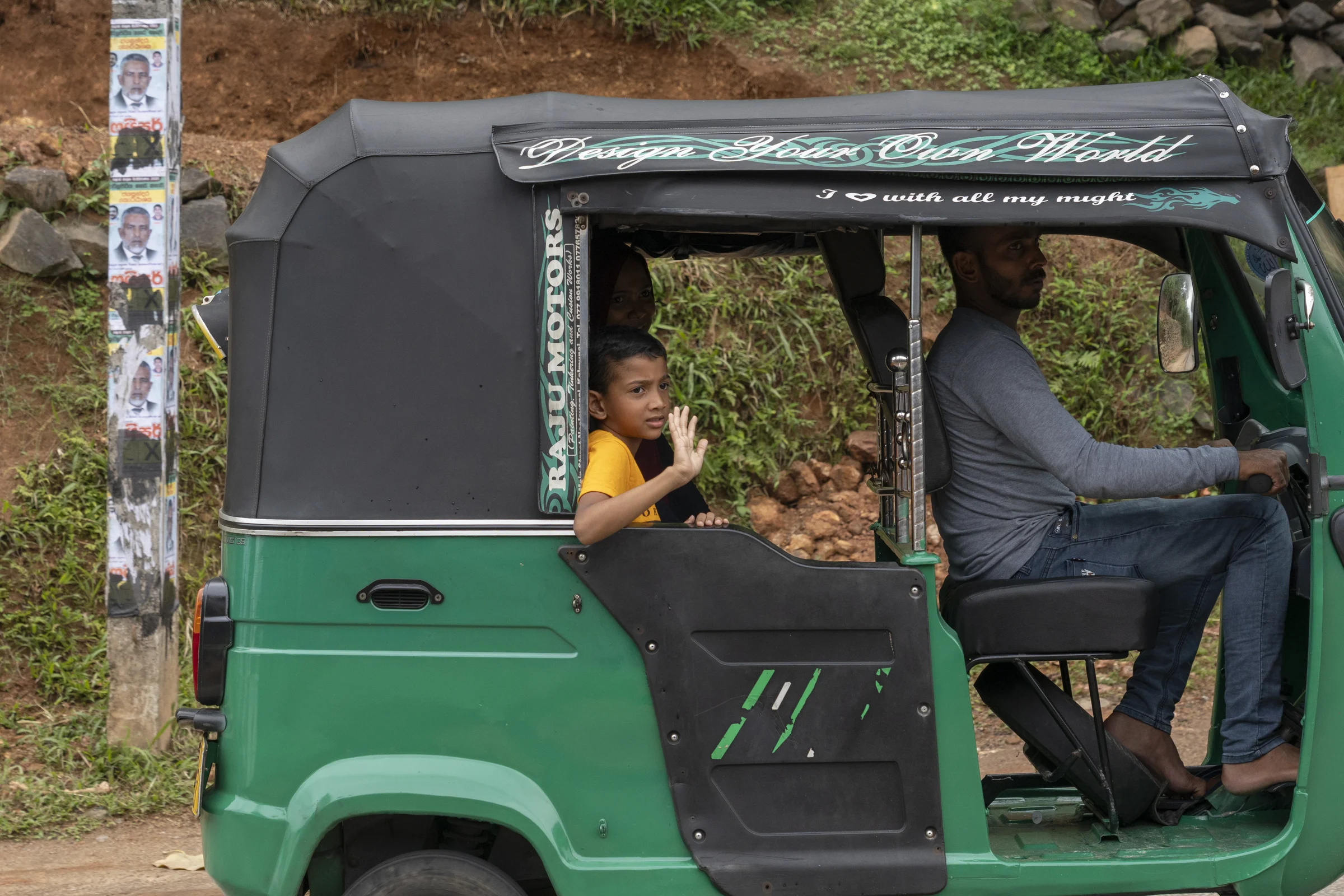 Sri Lanka — offerte floreali al tempio